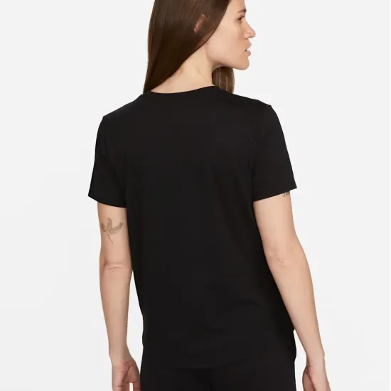 Футболка Nike Sportswear Essentials DX7906-010