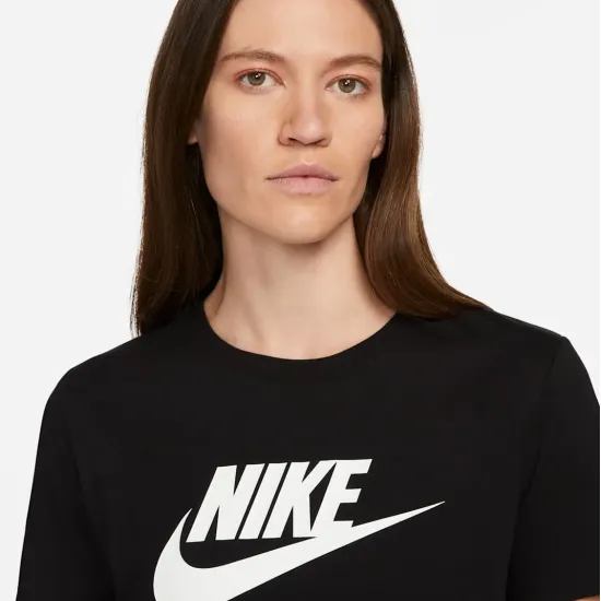 Футболка Nike Sportswear Essentials DX7906-010