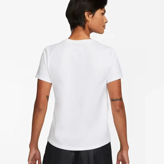 Футболка Nike Sportswear Essentials DX7906-100