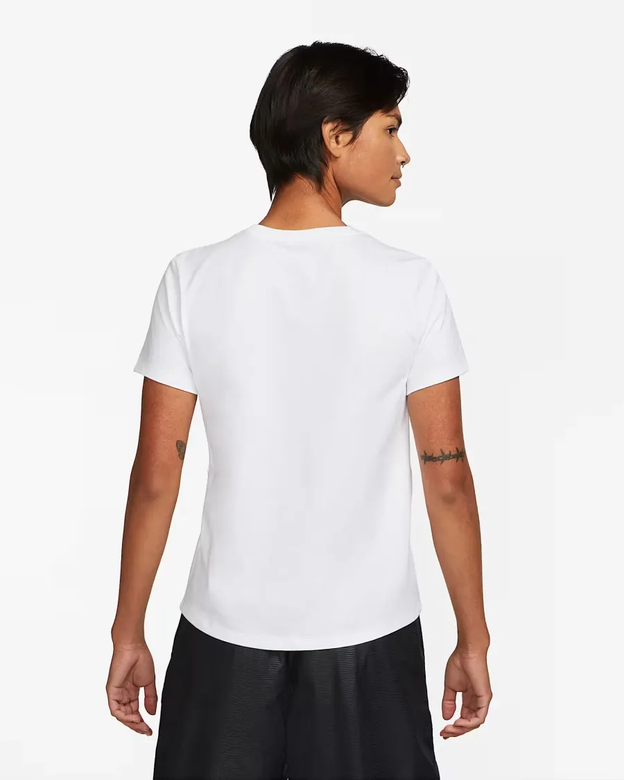 Футболка Nike Sportswear Essentials DX7906-100