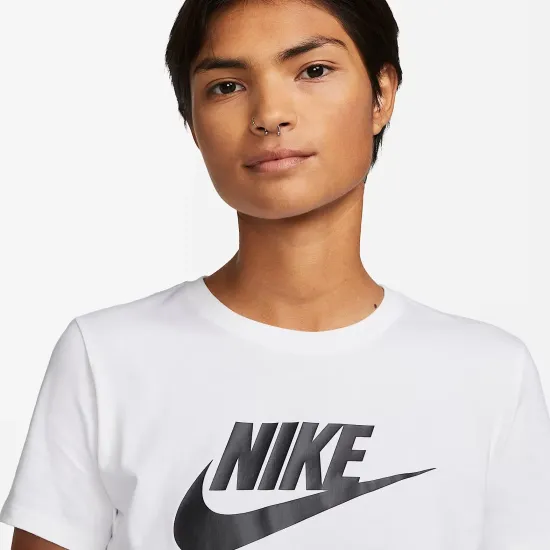 Футболка Nike Sportswear Essentials DX7906-100