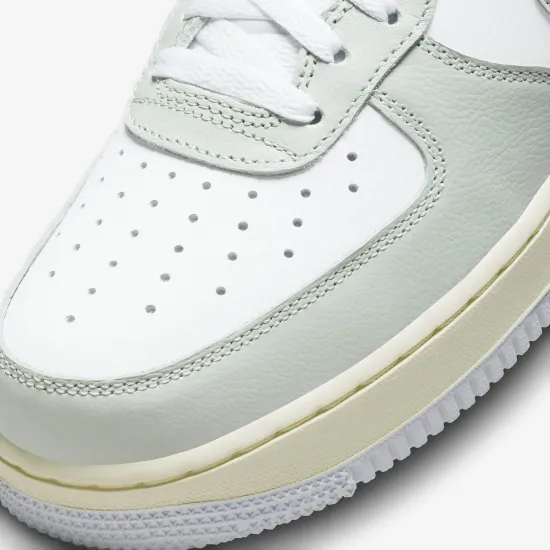 Кросівки Nike Air Force 1 Low DZ2660-001