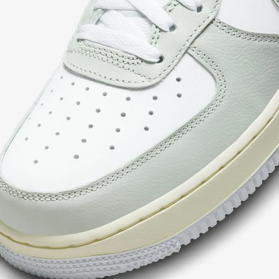 Кросівки Nike Air Force 1 Low DZ2660-001
