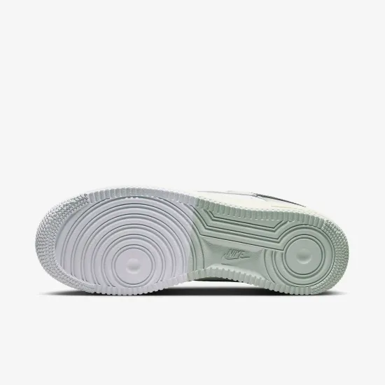 Кросівки Nike Air Force 1 Low DZ2660-001