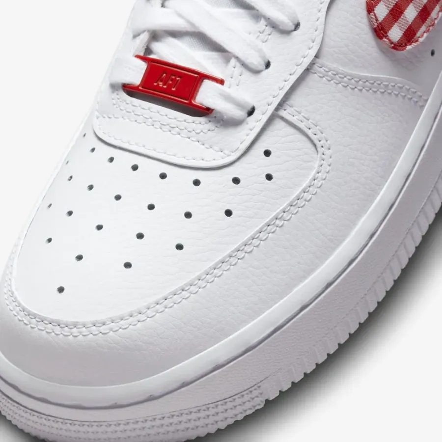 Кросівки Nike Air Force 1 07 Ess Trend DZ2784-101