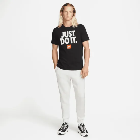 Футболка Nike Sportswear Just Do It Verbiage DZ2989-010