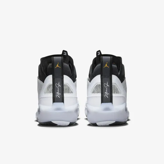 Кросівки Nike Air Jordan Max Aura 5 DZ4353-101