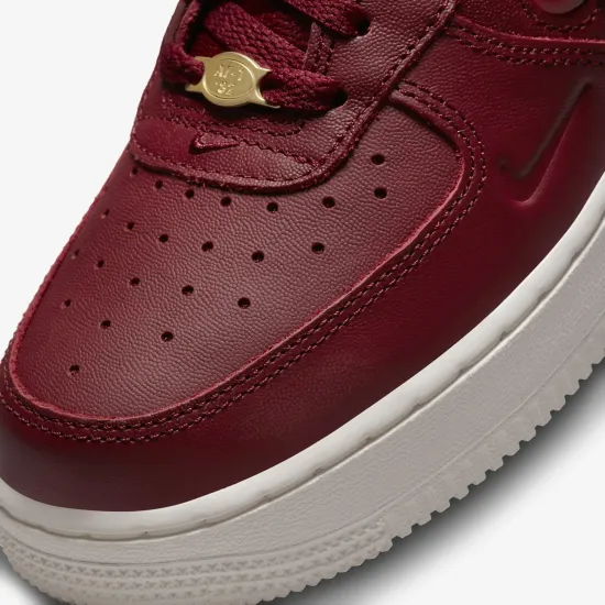 Кросівки Nike Air Force 1 07 Premium DZ5616-600
