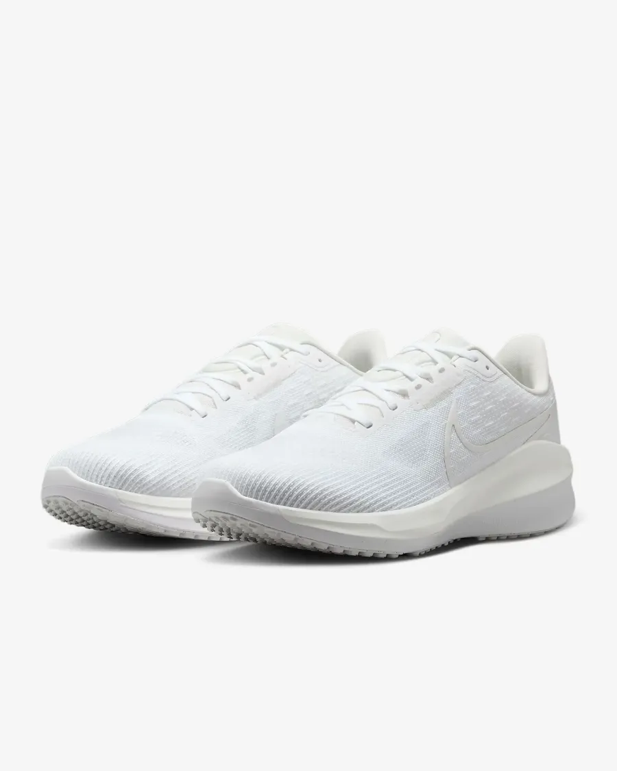 Кросівки Nike Vomero 17 Road Running FB1309-101