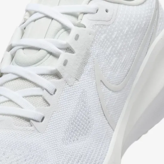 Кросівки Nike Vomero 17 Road Running FB1309-101