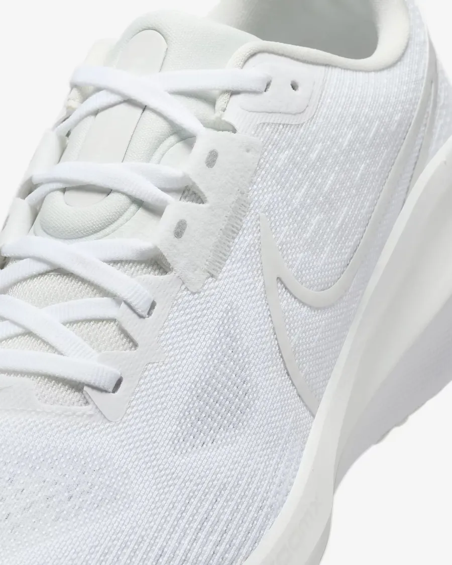 Кросівки Nike Vomero 17 Road Running FB1309-101