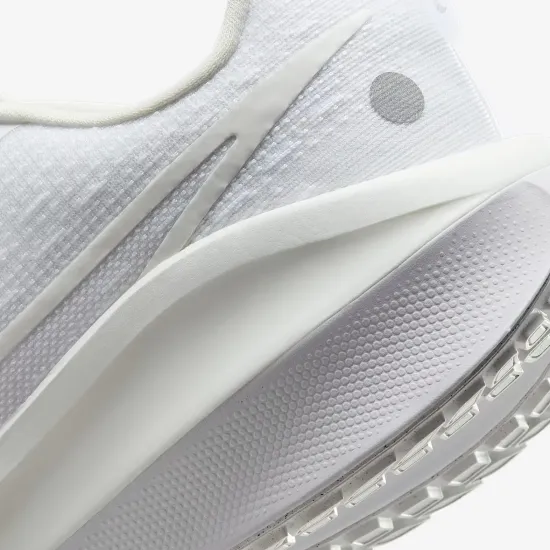 Кросівки Nike Vomero 17 Road Running FB1309-101