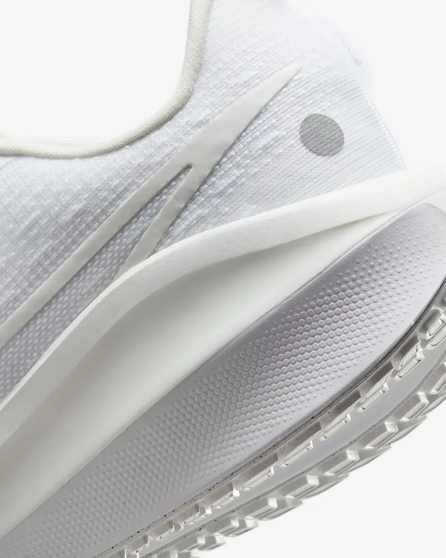 Кросівки Nike Vomero 17 Road Running FB1309-101