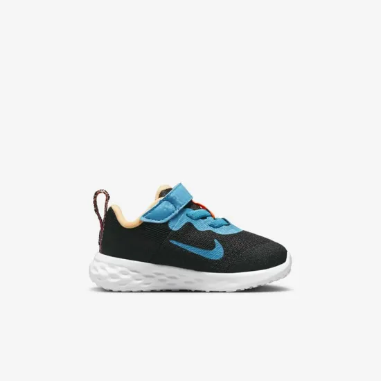 Кросівки Nike Revolution 6 SE FB2719-001