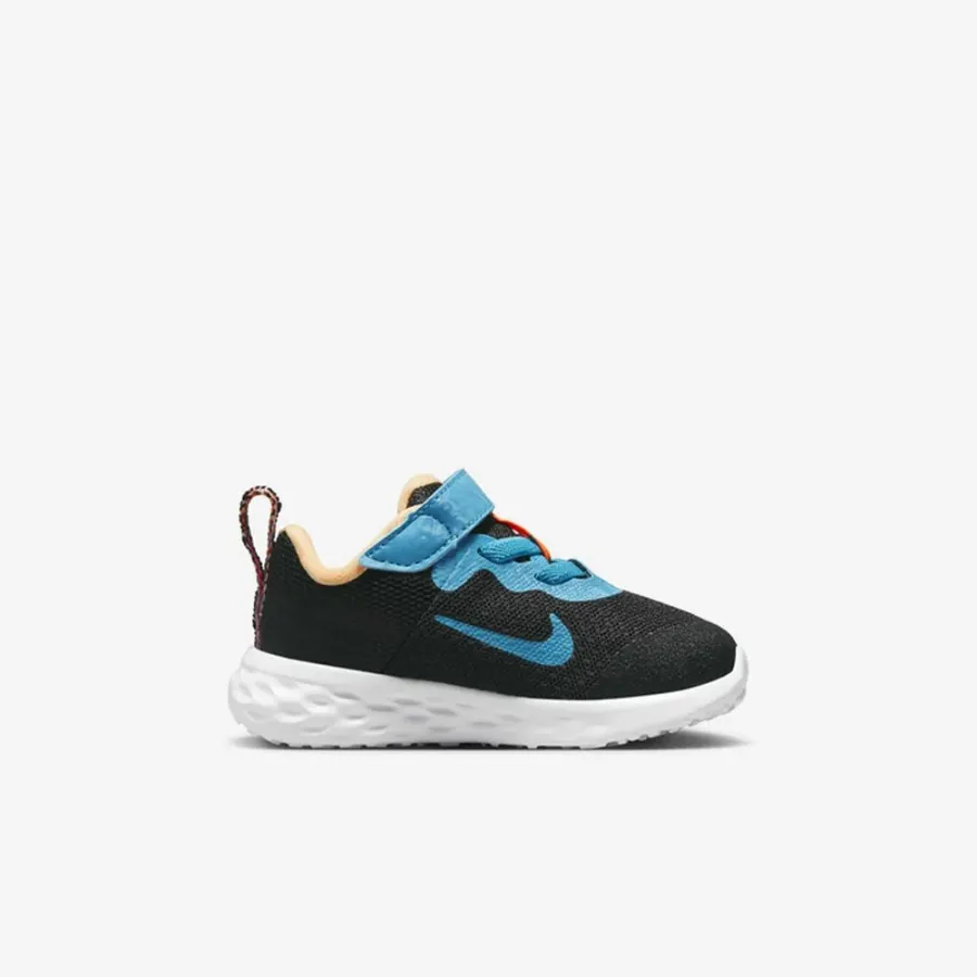 Кросівки Nike Revolution 6 SE FB2719-001