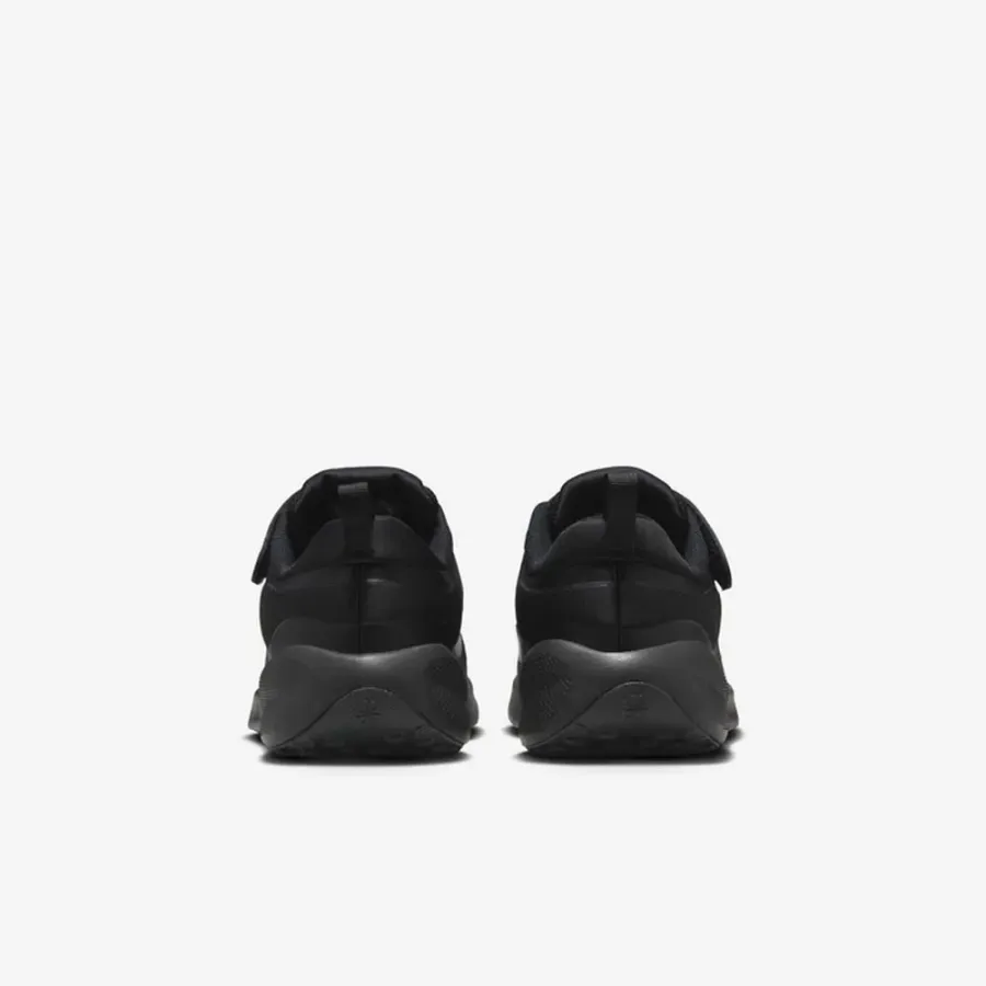 Кросівки Nike Revolution 7 FB7690-001