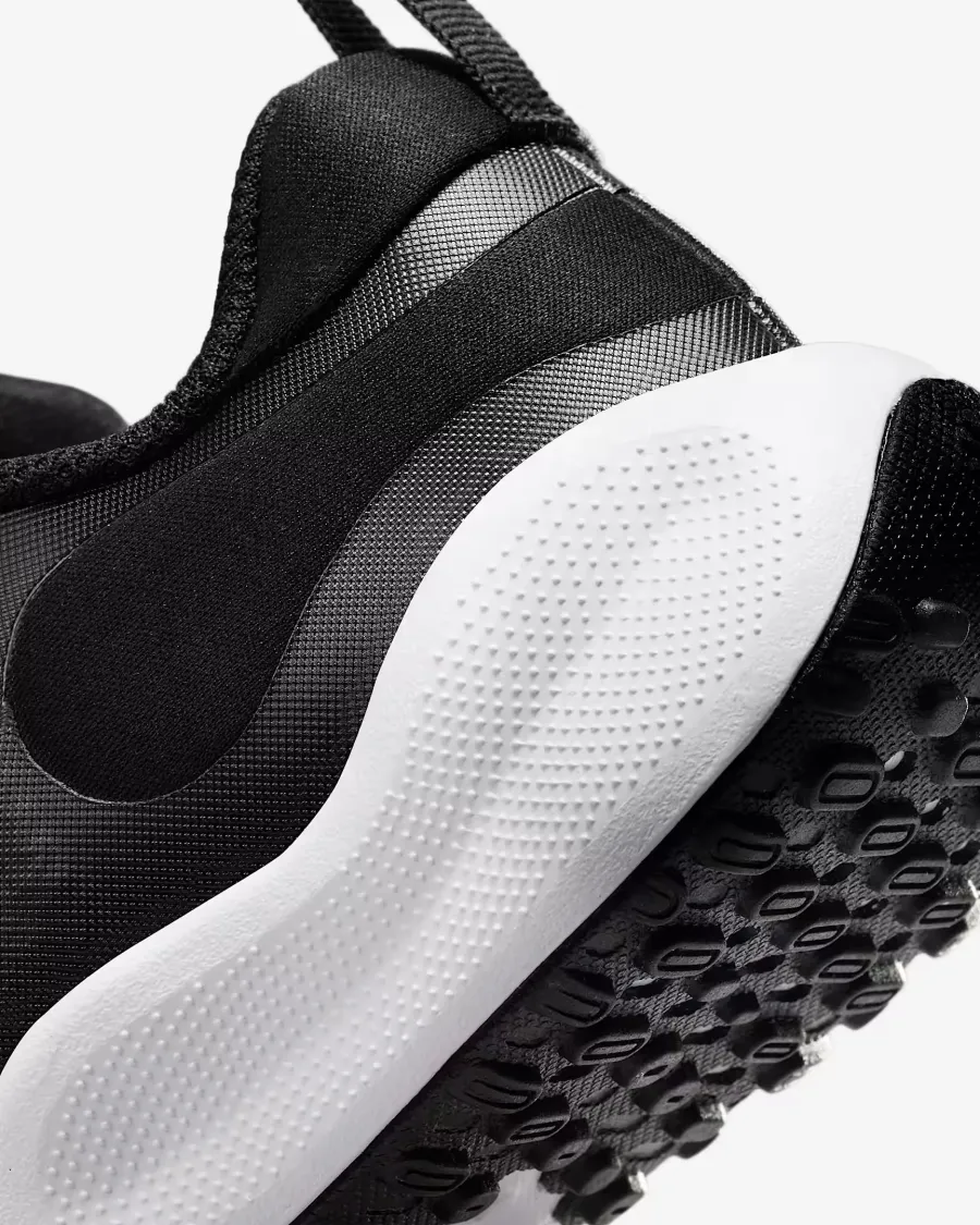 Кросівки Nike Revolution 7 FB7690-003