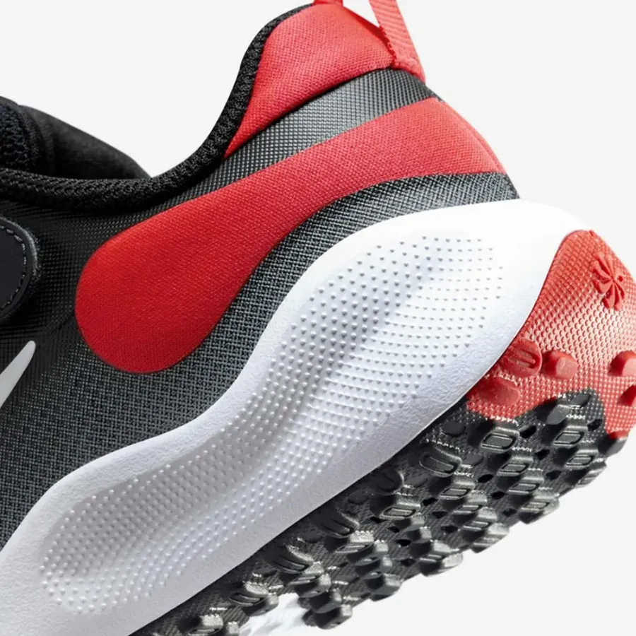 Кросівки Nike Revolution 7 FB7690-400