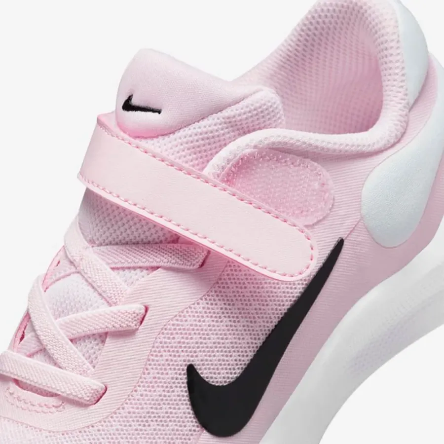 Кросівки Nike Revolution 7 FB7690-600