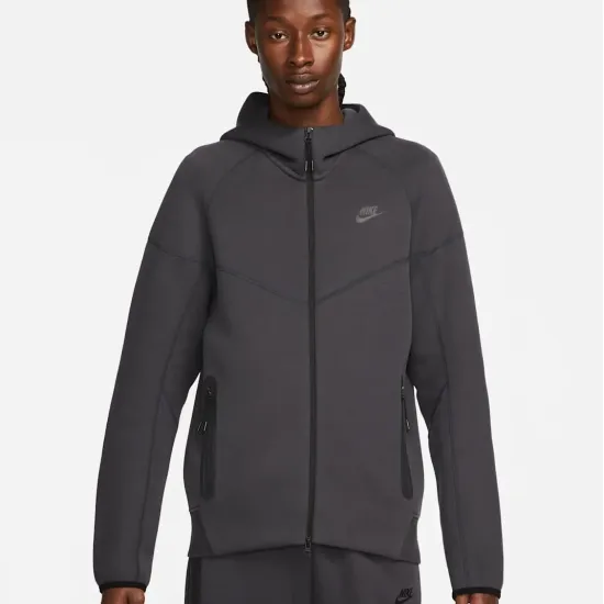 Костюм Nike Sportswear Tech Fleece Windrunner FB7921-060_FB8002-010