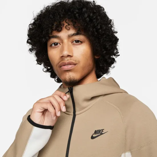 Кофта Nike Sportswear Tech Fleece Windrunner FB7921-121