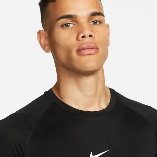 Футболка Nike Pro Dri-FIT Tight Top SS FB7932-010
