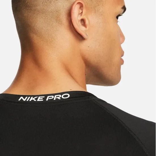 Футболка Nike Pro Dri-FIT Tight Top SS FB7932-010