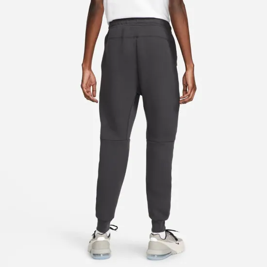 Спортивні штани Nike Sportswear Tech Fleece FB8002-060