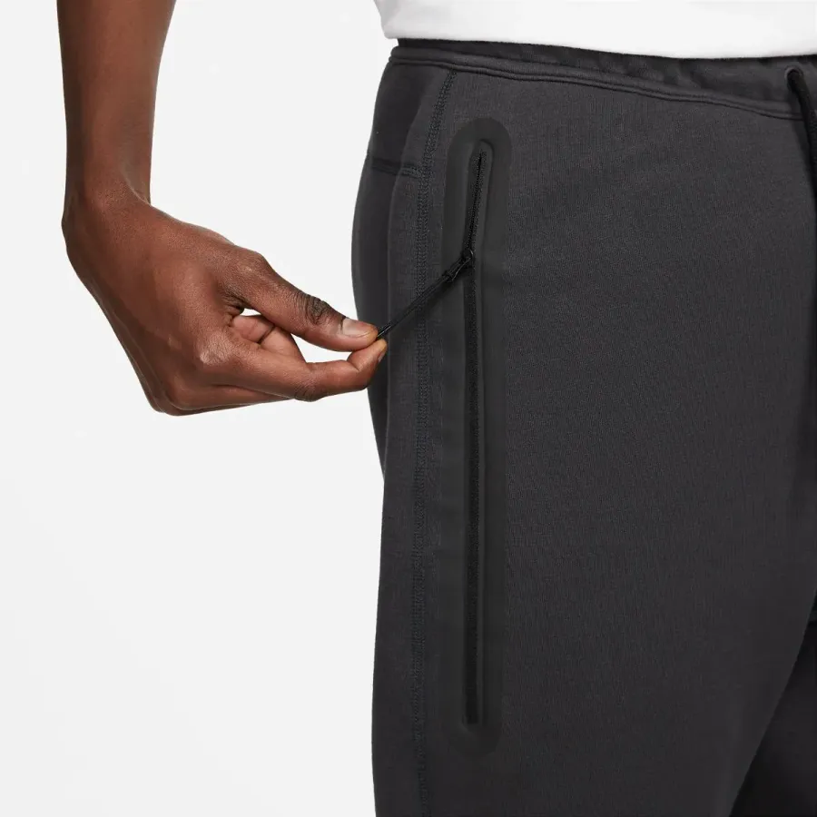 Спортивні штани Nike Sportswear Tech Fleece FB8002-060