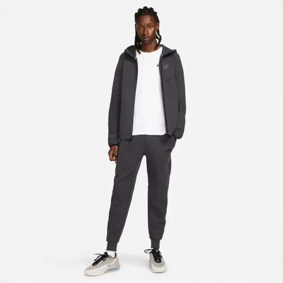 Спортивні штани Nike Sportswear Tech Fleece FB8002-060