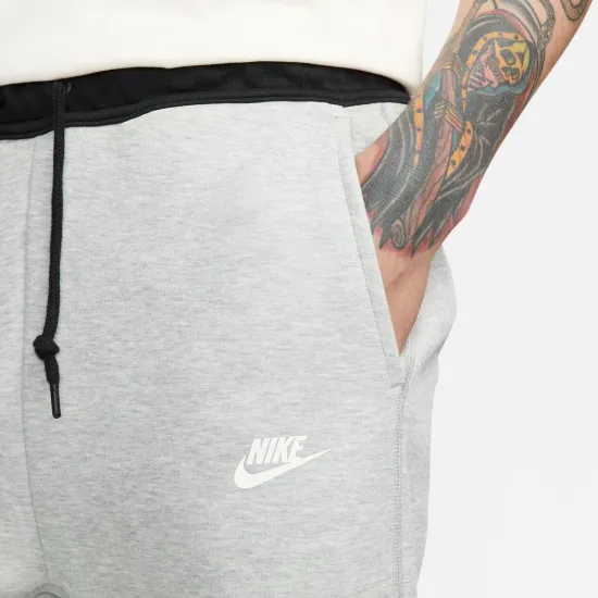 Спортивні штани Nike Sportswear Tech Fleece FB8002-064