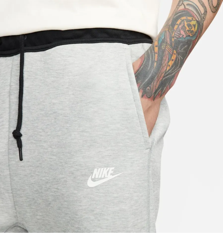 Спортивні штани Nike Sportswear Tech Fleece FB8002-064