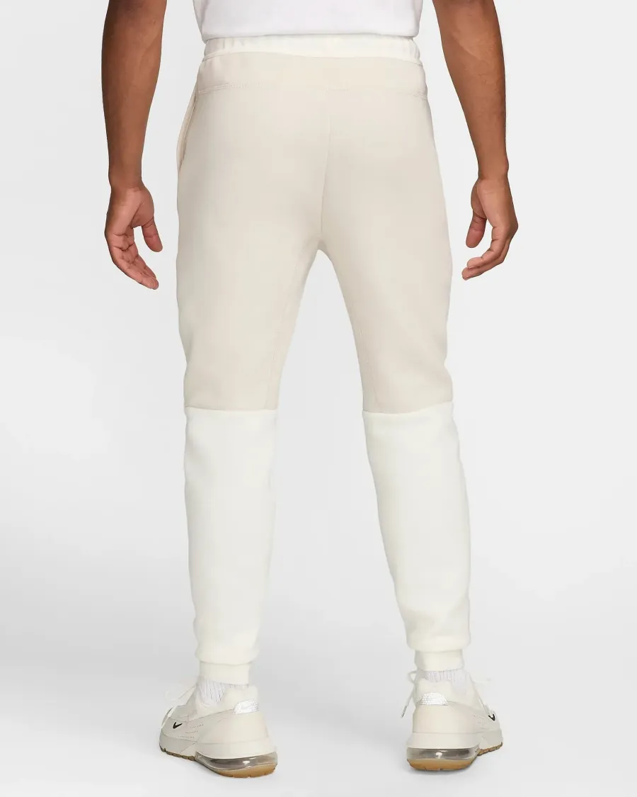 Спортивні штани Nike Sportswear Tech Fleece FB8002-104