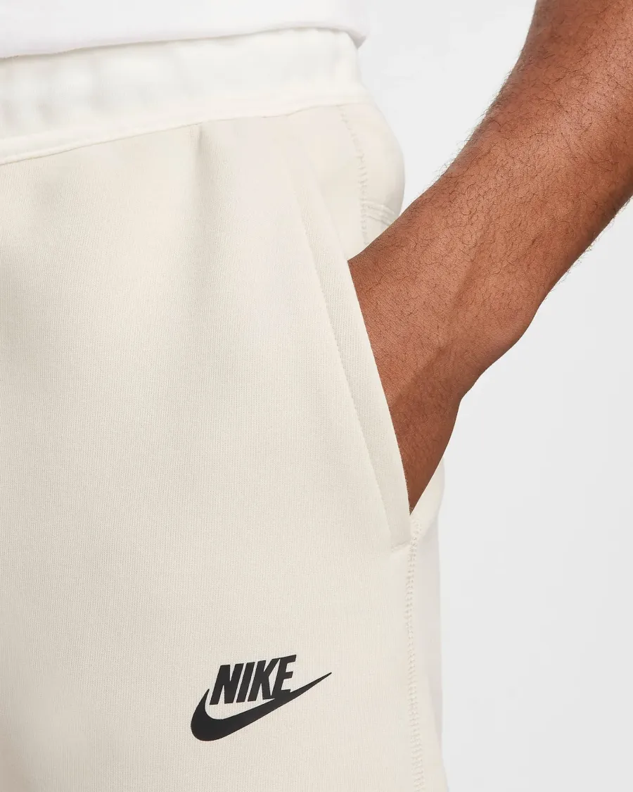 Спортивні штани Nike Sportswear Tech Fleece FB8002-104