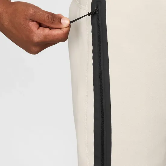 Спортивні штани Nike Sportswear Tech Fleece FB8002-104