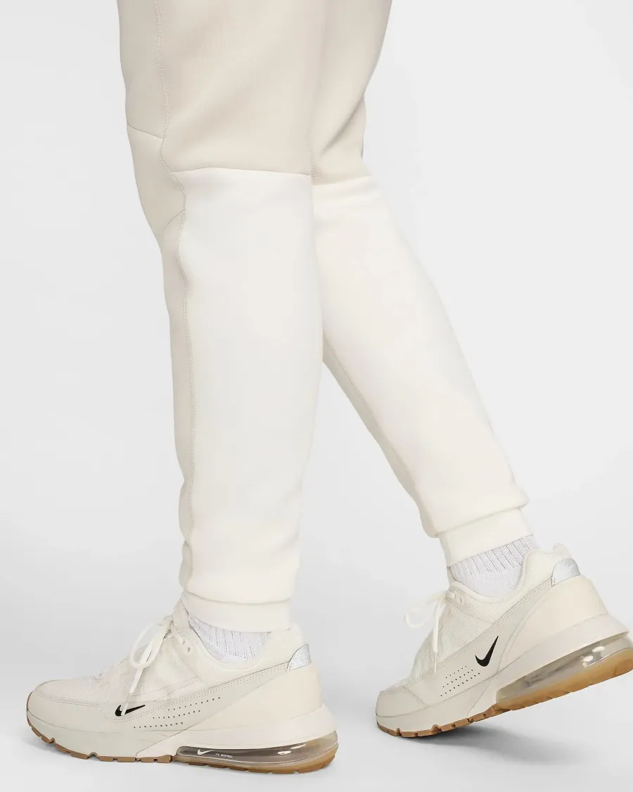 Спортивні штани Nike Sportswear Tech Fleece FB8002-104