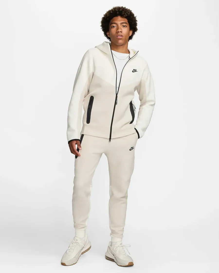 Спортивні штани Nike Sportswear Tech Fleece FB8002-104