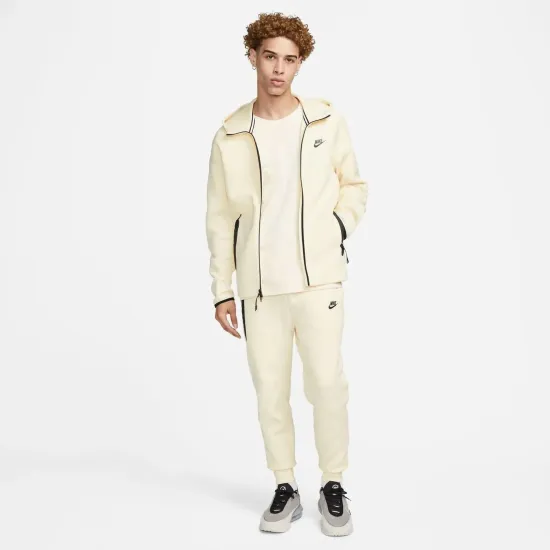 Спортивні штани Nike Sportswear Tech Fleece FB8002-113