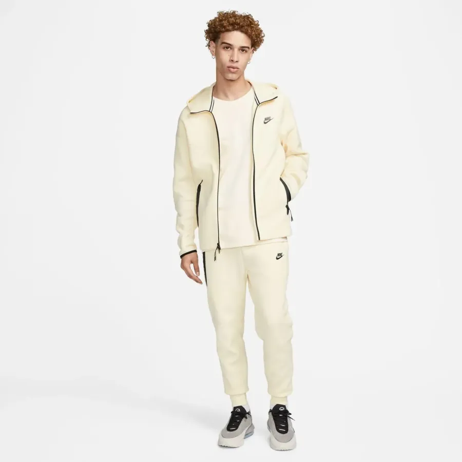 Спортивні штани Nike Sportswear Tech Fleece FB8002-113