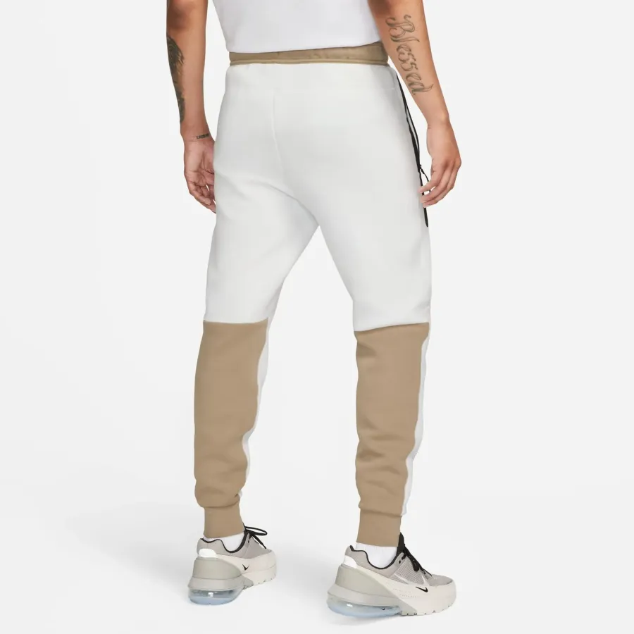 Спортивні штани Nike Sportswear Tech Fleece FB8002-121