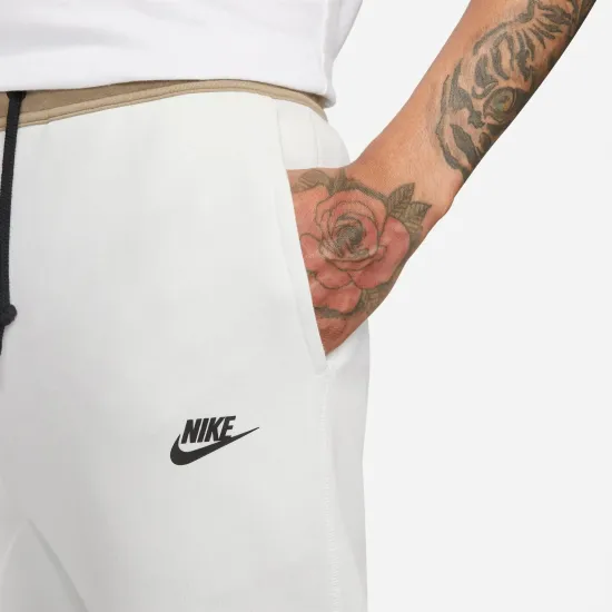 Спортивні штани Nike Sportswear Tech Fleece FB8002-121