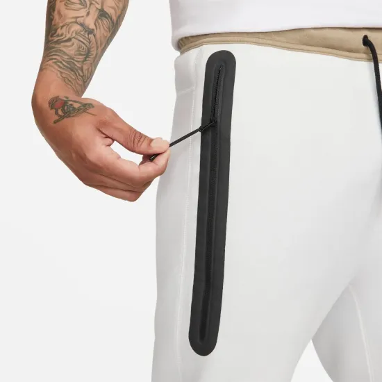 Спортивні штани Nike Sportswear Tech Fleece FB8002-121