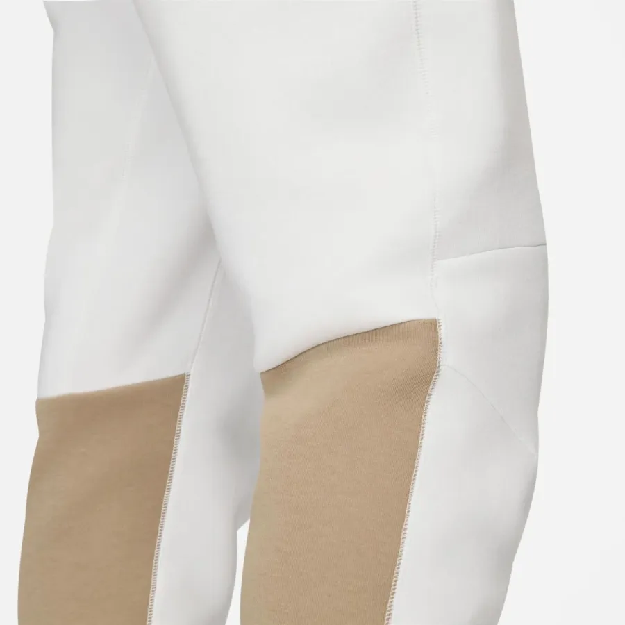 Спортивні штани Nike Sportswear Tech Fleece FB8002-121