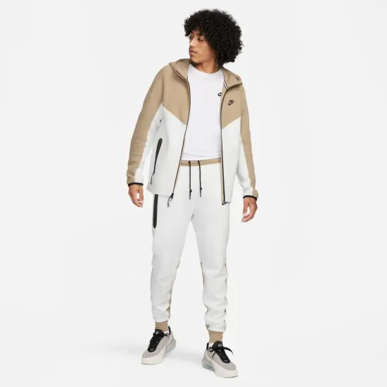 Спортивні штани Nike Sportswear Tech Fleece FB8002-121