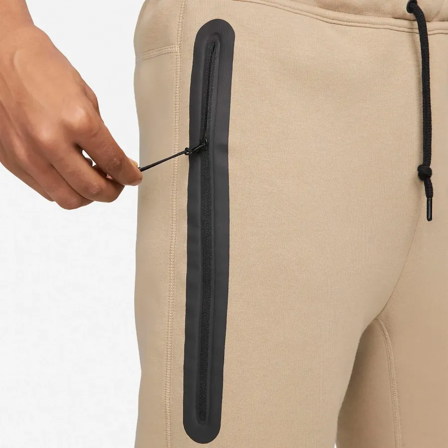 Спортивні штани Nike Sportswear Tech Fleece FB8002-247