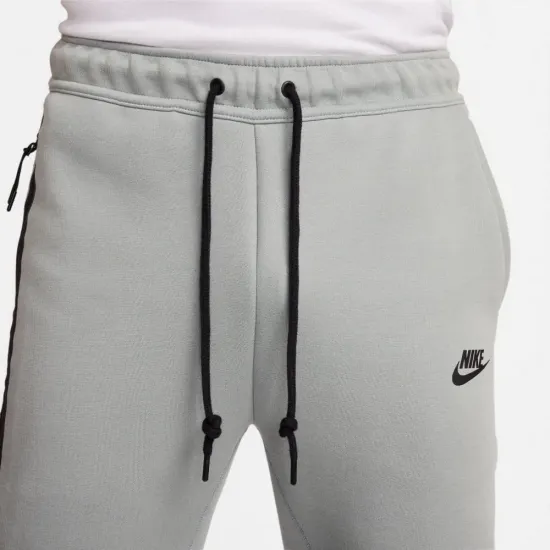 Спортивні штани Nike Sportswear Tech Fleece FB8002-330