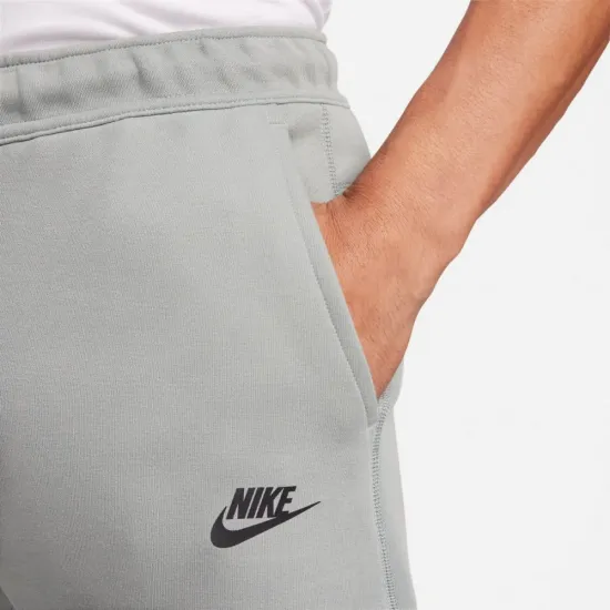 Спортивні штани Nike Sportswear Tech Fleece FB8002-330