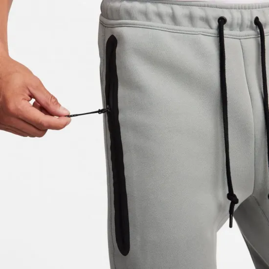 Спортивні штани Nike Sportswear Tech Fleece FB8002-330