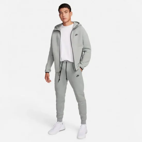 Спортивні штани Nike Sportswear Tech Fleece FB8002-330
