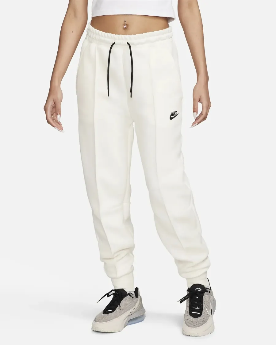Спортивні штани Nike Sportswear Tech Fleece FB8330-110